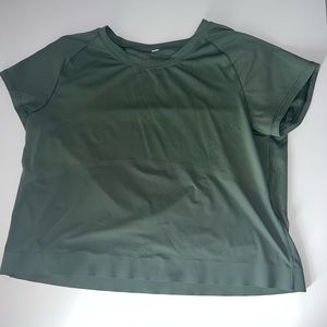 Athletic dark green lululemon loose fitting t-shirt